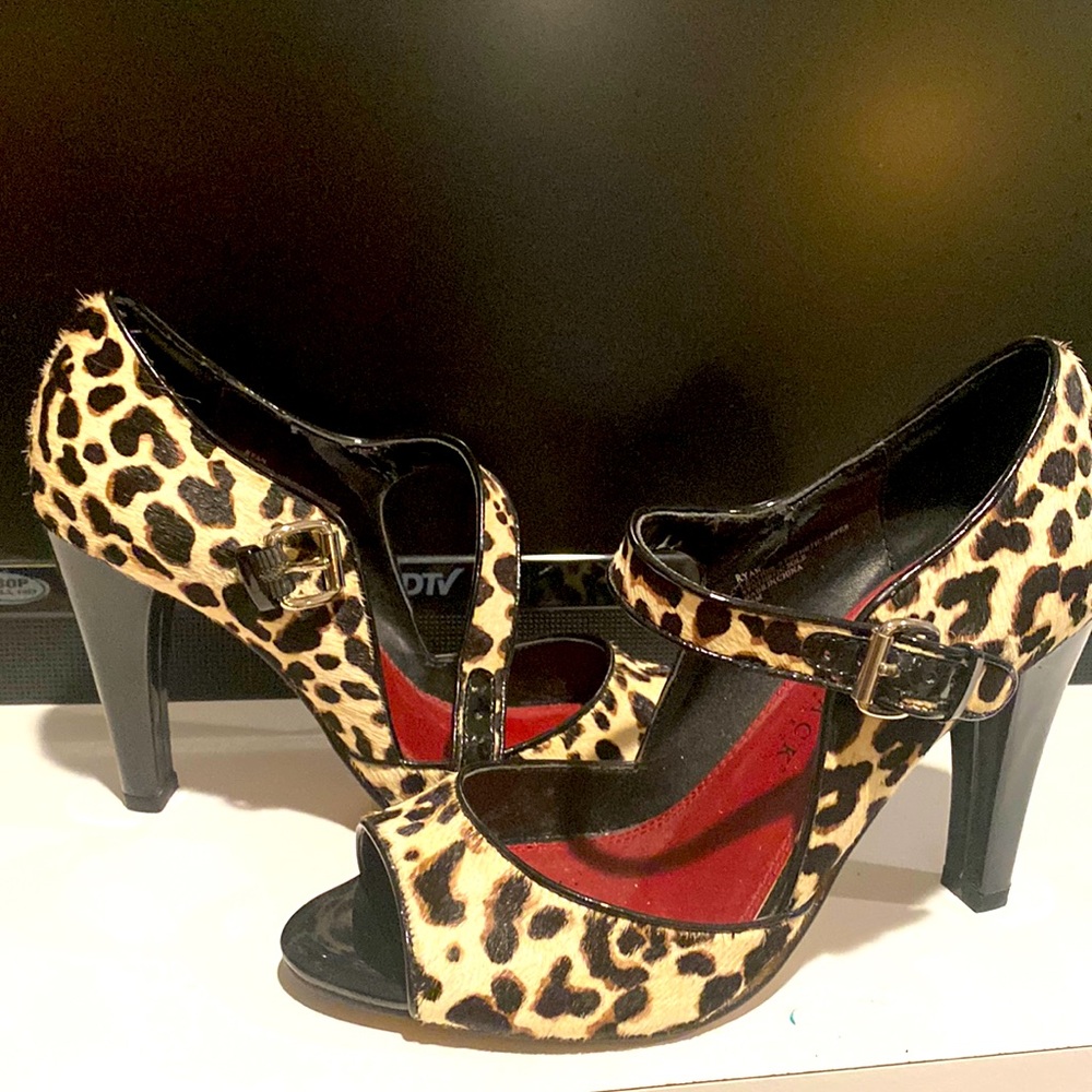 Size 6 1/2 leopard heels - gently used but rarely